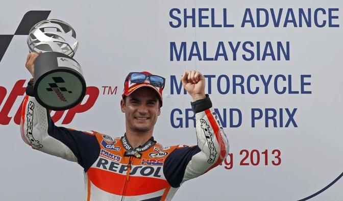 Pedrosa festeggia sul podio: non vinceva un GP da quello di Francia, a maggio. Ap